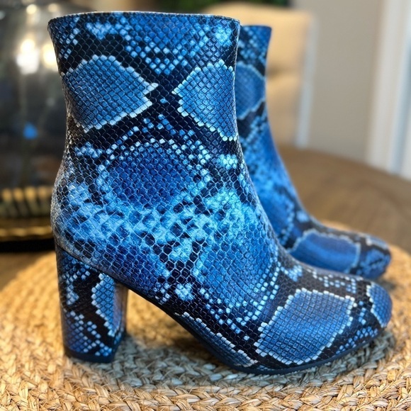 New Blue Snake Print Booties - Size 5 - Picture 7 of 9